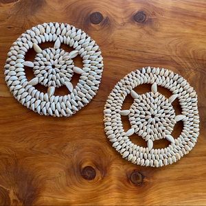 Vintage Pukka Shell Trivet Set